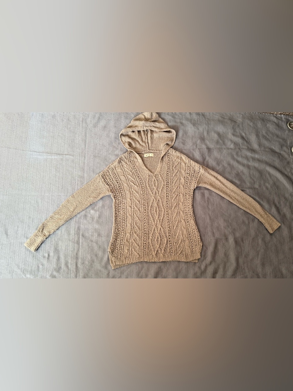 Hollister Hooded Cable Knit V Neck Taupe Tan Sweater  Size XS Y2K Style Rare